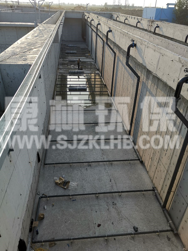 遼寧鞍山汙（wū）水廠管式（shì）曝氣器安裝（zhuāng）現（xiàn）場