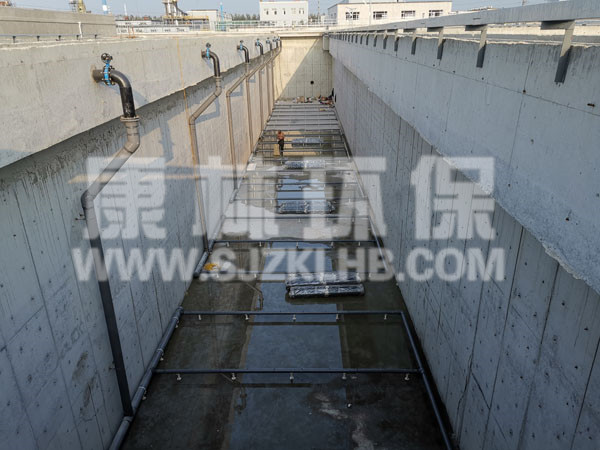 遼寧鞍山汙水廠管式曝氣器安裝現（xiàn）場