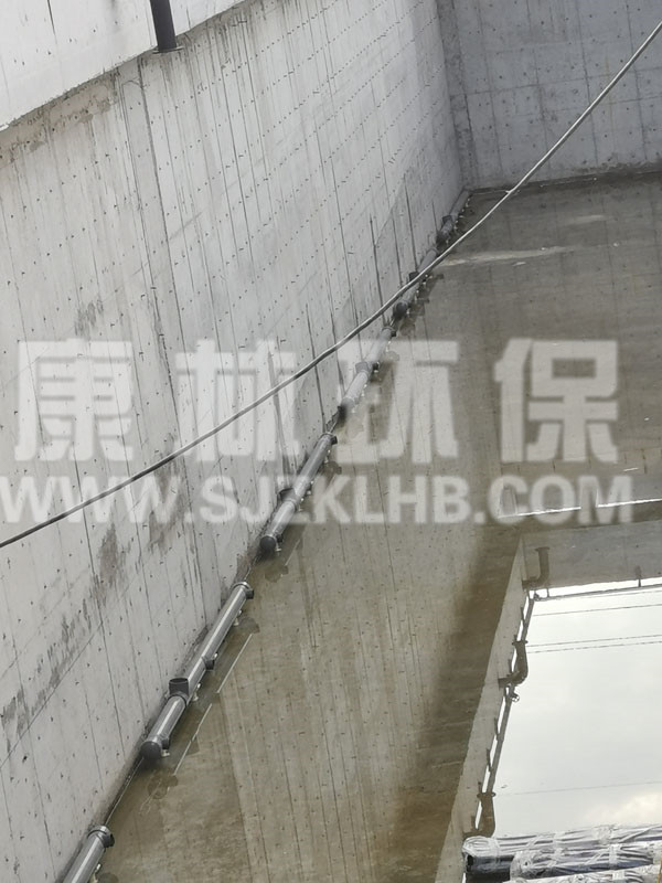 遼寧鞍山汙水廠（chǎng）管式（shì）曝（pù）氣器（qì）安裝現場