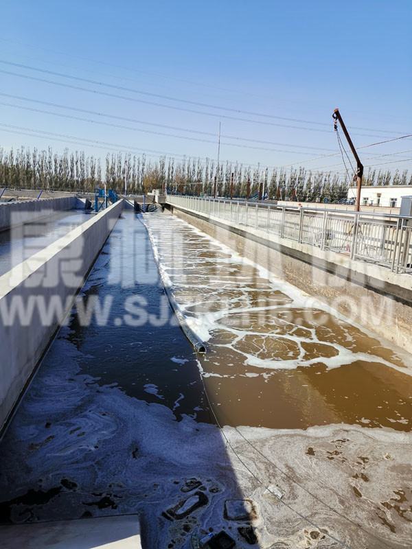 內蒙汙水處理廠懸掛鏈曝氣器安裝現場