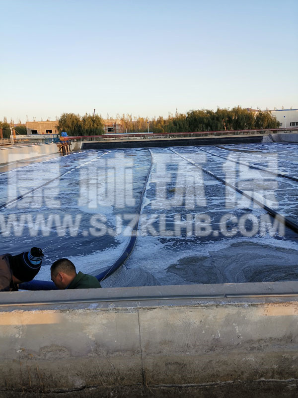 內蒙汙水處理廠懸掛鏈曝氣器安裝現場