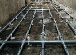 管式曝氣器安裝（zhuāng）過程中，如何避免對池底造成損壞？